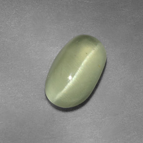 Cat's Eye Apatite طبيعي بلون أخضر ذهبي، وزن ‎1.64‎ قيراط، شكل شفاف، مقاس ‎9.3x5.5‎ مم