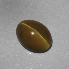 Cat's Eye Apatite طبيعي بلون ذهبي مخضر، وزن ‎3.52‎ قيراط، شكل شفاف، مقاس ‎9.6x7.2‎ مم