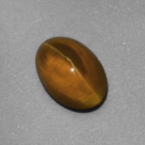 Cat's Eye Apatite طبيعي بلون ذهبي مخضر، وزن ‎2.02‎ قيراط، شكل شفاف، مقاس ‎8.3x5.9‎ مم