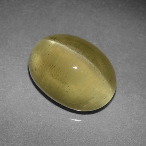 Cat's Eye Apatite طبيعي بلون أخضر ذهبي، وزن ‎4.26‎ قيراط، شكل بيضاوى، مقاس ‎10.6x7.9‎ مم