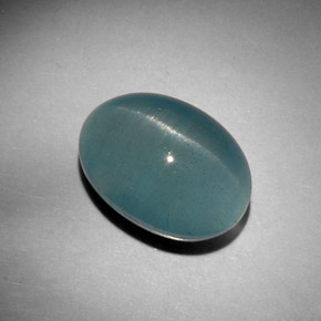 Cat's Eye Aquamarine طبيعي بلون أزرق-أخضر، وزن ‎12.46‎ قيراط، شكل بيضاوى، مقاس ‎15.8x11.6‎ مم
