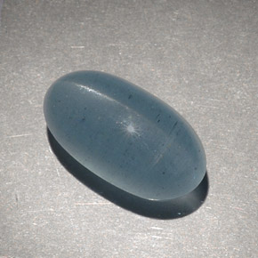 Cat's Eye Aquamarine طبيعي بلون أزرق-أخضر، وزن ‎9.28‎ قيراط، شكل بيضاوى، مقاس ‎15.6x8.6‎ مم