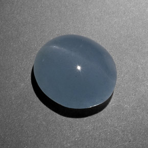Cat's Eye Aquamarine طبيعي بلون أزرق-أخضر، وزن ‎8.46‎ قيراط، شكل بيضاوى، مقاس ‎12.6x11.1‎ مم