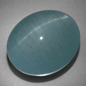 Cat's Eye Aquamarine طبيعي بلون أزرق-أخضر، وزن ‎22.18‎ قيراط، شكل بيضاوى، مقاس ‎17.9x15.1‎ مم