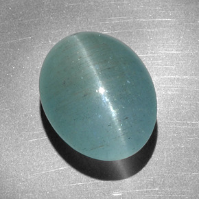 Cat's Eye Aquamarine طبيعي بلون أزرق-أخضر، وزن ‎12.68‎ قيراط، شكل بيضاوى، مقاس ‎16.1x12.4‎ مم