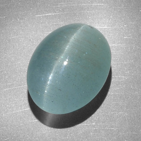 Cat's Eye Aquamarine طبيعي بلون أزرق-أخضر، وزن ‎12.68‎ قيراط، شكل بيضاوى، مقاس ‎16.1x12.4‎ مم