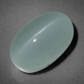 Cat's Eye Aquamarine طبيعي بلون أزرق-أخضر، وزن ‎7.70‎ قيراط، شكل شفاف، مقاس ‎13.6x8.8‎ مم