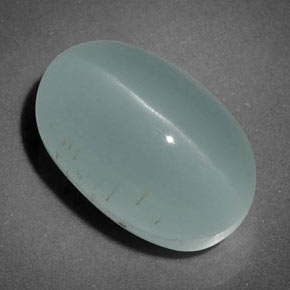 Cat's Eye Aquamarine طبيعي بلون أزرق-أخضر، وزن ‎7.70‎ قيراط، شكل شفاف، مقاس ‎13.6x8.8‎ مم
