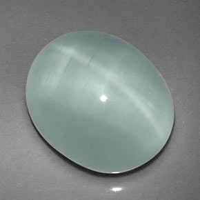 Cat's Eye Aquamarine طبيعي بلون أزرق-أخضر، وزن ‎8.02‎ قيراط، شكل شفاف، مقاس ‎12.8x10.8‎ مم