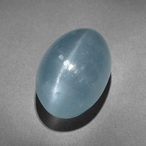 Cat's Eye Aquamarine طبيعي بلون أزرق-أخضر، وزن ‎10.31‎ قيراط، شكل بيضاوى، مقاس ‎14.9x10.1‎ مم