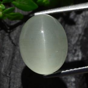 Cat's Eye Aquamarine طبيعي بلون أخضر فاتح، وزن ‎7.13‎ قيراط، شكل بيضاوى، مقاس ‎12.2x9.8‎ مم