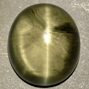 Cat's Eye Diaspore طبيعي بلون أخضر، وزن ‎8.18‎ قيراط، شكل شفاف، مقاس ‎12.2x10.6‎ مم