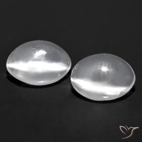 Cat's Eye Moonstone طبيعي بلون أبيض، وزن ‎1.41‎ قيراط، شكل بيضاوى، مقاس ‎6.9x5.2‎ مم