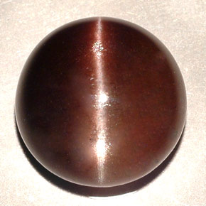 Cat's Eye Scapolite طبيعي بلون بني داكن، وزن ‎11.06‎ قيراط، شكل دائري، مقاس ‎13.87‎ مم