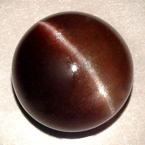 Cat's Eye Scapolite طبيعي بلون بني داكن، وزن ‎11.06‎ قيراط، شكل دائري، مقاس ‎13.87‎ مم