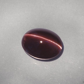 Cat's Eye Scapolite طبيعي بلون بني داكن، وزن ‎4.26‎ قيراط، شكل بيضاوى، مقاس ‎11.1x8.8‎ مم
