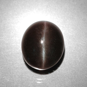 Cat's Eye Scapolite طبيعي بلون بني داكن، وزن ‎5.85‎ قيراط، شكل بيضاوى، مقاس ‎10.5x9‎ مم