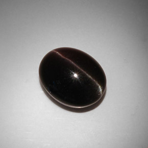 Cat's Eye Scapolite طبيعي بلون بني داكن، وزن ‎11.50‎ قيراط، شكل بيضاوى، مقاس ‎15x12.1‎ مم