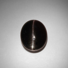 Cat's Eye Scapolite طبيعي بلون بني داكن، وزن ‎11.50‎ قيراط، شكل بيضاوى، مقاس ‎15x12.1‎ مم