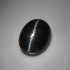 Cat's Eye Scapolite طبيعي بلون أسود، وزن ‎3.37‎ قيراط، شكل بيضاوى، مقاس ‎10.7x7.9‎ مم