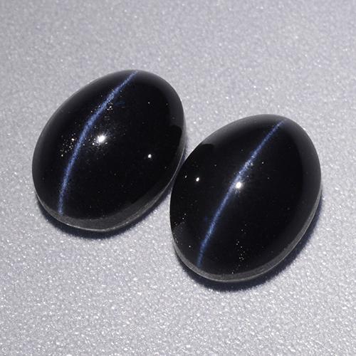 Cat's Eye Scapolite طبيعي بلون أسود، وزن ‎4.46‎ قيراط، شكل بيضاوى، مقاس ‎8.1x6‎ مم