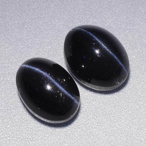 Cat's Eye Scapolite طبيعي بلون أسود، وزن ‎4.46‎ قيراط، شكل بيضاوى، مقاس ‎8.1x6‎ مم