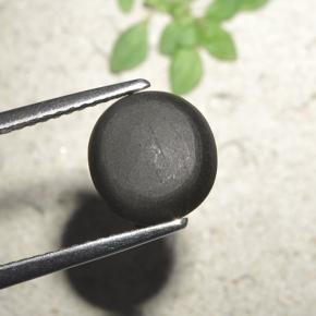 Cat's Eye Scapolite طبيعي بلون أسود، وزن ‎3.23‎ قيراط، شكل دائري، مقاس ‎8.93‎ مم