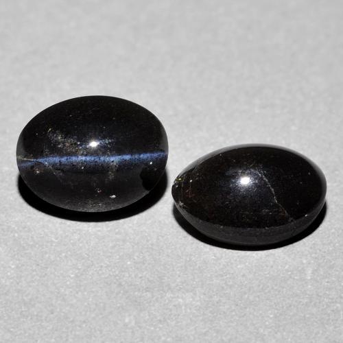 Cat's Eye Scapolite طبيعي بلون أسود، وزن ‎4.74‎ قيراط، شكل بيضاوى، مقاس ‎8.9x6.9‎ مم