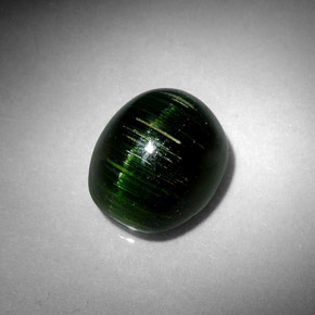 Cat's Eye Tourmaline طبيعي بلون أخضر عميق، وزن ‎4.67‎ قيراط، شكل بيضاوى، مقاس ‎10.5x8.7‎ مم