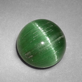 Cat's Eye Tourmaline طبيعي بلون أخضر، وزن ‎2.47‎ قيراط، شكل دائري، مقاس ‎8.06‎ مم