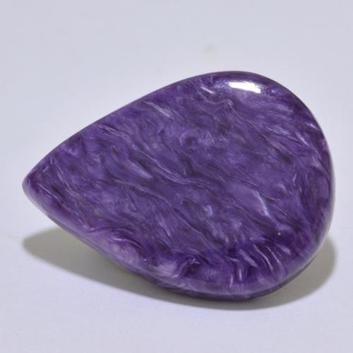 شارويت طبيعي بلون بنفسجي داكن، وزن ‎15.17‎ قيراط، شكل شكل الكمثرى، مقاس ‎24.4x18‎ مم