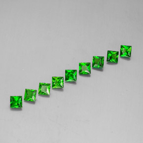 ديوبسيد الكروم طبيعي بلون أخضر، وزن ‎‎ قيراط، شكل مربع، مقاس ‎3.1x3.1‎ مم