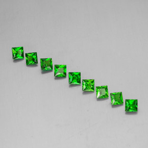 ديوبسيد الكروم طبيعي بلون أخضر، وزن ‎‎ قيراط، شكل مربع، مقاس ‎3.1x3.1‎ مم