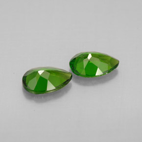 أحجار كروم ديوبسيد أخضر طبيعية، شكل الكمثرى، VVS-VS، وزنها  قيراط