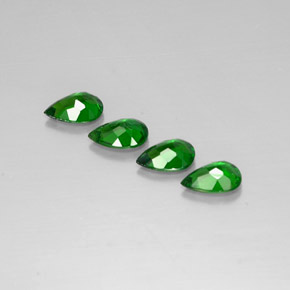 أحجار كروم ديوبسيد أخضر طبيعية، شكل الكمثرى، VVS-VS، وزنها  قيراط