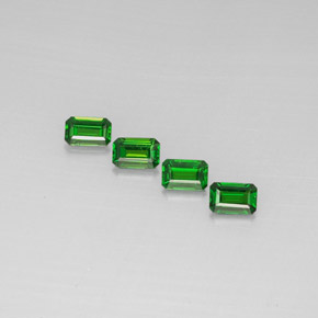 أحجار كروم ديوبسيد أخضر طبيعية، قص الزمرد، قليلا جدا، وزنها  قيراط