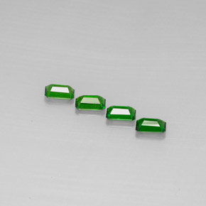 أحجار كروم ديوبسيد أخضر طبيعية، قص الزمرد، قليلا جدا، وزنها  قيراط