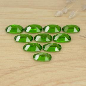 ديوبسيد الكروم طبيعي بلون أخضر متوسط، وزن ‎2.50‎ قيراط، شكل بيضاوى، مقاس ‎5x2.9‎ مم