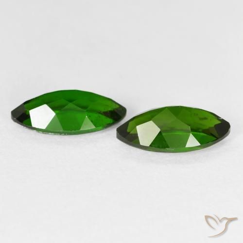 أحجار كروم ديوبسيد Medium Dark-Green طبيعية، ماركيز، قليلا جدا، وزنها 2.58 قيراط