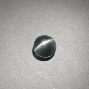 Chrysoberyl Cat's Eye طبيعي بلون أخضر، وزن ‎0.65‎ قيراط، شكل دائري، مقاس ‎4.59‎ مم