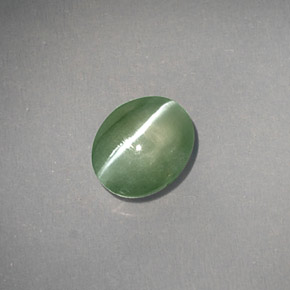 Chrysoberyl Cat's Eye طبيعي بلون أخضر، وزن ‎1.03‎ قيراط، شكل شفاف، مقاس ‎6.4x5.3‎ مم