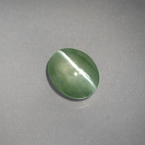 Chrysoberyl Cat's Eye طبيعي بلون أخضر، وزن ‎1.03‎ قيراط، شكل شفاف، مقاس ‎6.4x5.3‎ مم