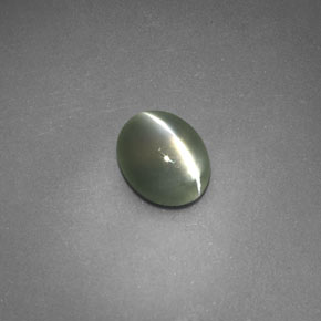 Chrysoberyl Cat's Eye طبيعي بلون أخضر، وزن ‎0.69‎ قيراط، شكل شفاف، مقاس ‎5.7x4.6‎ مم