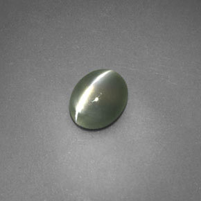 Chrysoberyl Cat's Eye طبيعي بلون أخضر، وزن ‎0.69‎ قيراط، شكل شفاف، مقاس ‎5.7x4.6‎ مم