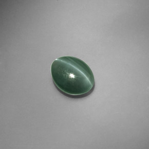 Chrysoberyl Cat's Eye طبيعي بلون أخضر، وزن ‎1.45‎ قيراط، شكل بيضاوى، مقاس ‎7.1x5.8‎ مم
