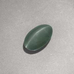 Chrysoberyl Cat's Eye طبيعي بلون أخضر، وزن ‎1.17‎ قيراط، شكل بيضاوى، مقاس ‎7.1x4.6‎ مم
