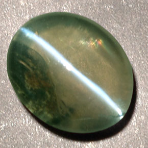 Chrysoberyl Cat's Eye طبيعي بلون أخضر، وزن ‎0.92‎ قيراط، شكل شفاف، مقاس ‎6.3x5.2‎ مم