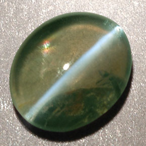 Chrysoberyl Cat's Eye طبيعي بلون أخضر، وزن ‎0.92‎ قيراط، شكل شفاف، مقاس ‎6.3x5.2‎ مم