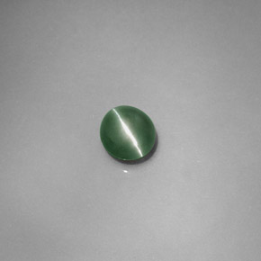 Chrysoberyl Cat's Eye طبيعي بلون أخضر، وزن ‎0.79‎ قيراط، شكل بيضاوى، مقاس ‎5.2x4.8‎ مم