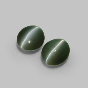 Chrysoberyl Cat's Eye طبيعي بلون أخضر، وزن ‎‎ قيراط، شكل بيضاوى، مقاس ‎4.7x4.2‎ مم